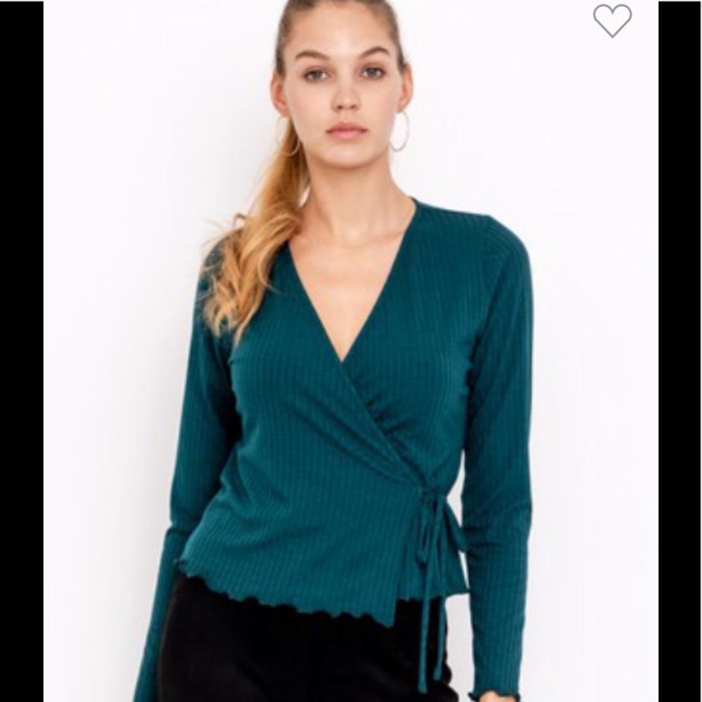 Gilli wrap top